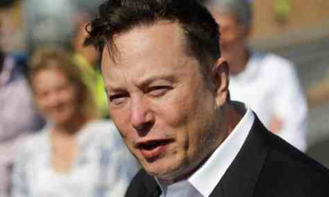 Elon Musk fires top executives as he takes control of Twitter